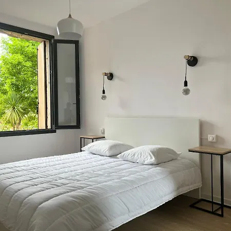 Cote Jardin: Spacious T3 Near Herault With Garden Terrace Apartment
