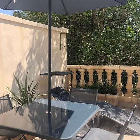 Cote Jardin: Spacious T3 Near Herault With Garden Terrace *