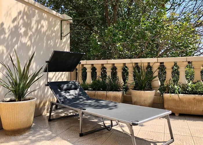 アパート Cote Jardin Est Un Spacieux Et Lumineux T3, Entierement Renove, A 2 Pas De L'herault Et A 10min Du Bord De Proche Du Centre Historique Et Du Fabuleux Chateau Laurens, Vous Apprecierez Le Calme De Sa Belle Terrasse Et La Vue Superbe Sur Le Jardin アグド