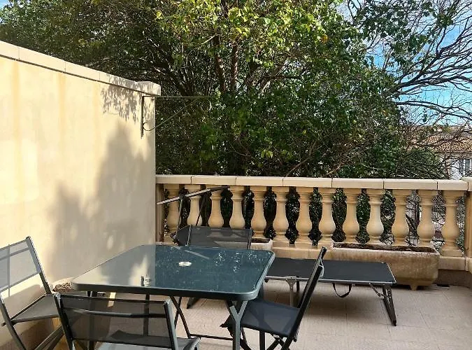 Cote Jardin Est Un Spacieux Et Lumineux T3, Entierement Renove, A 2 Pas De L'herault Et A 10min Du Bord De Proche Du Centre Historique Et Du Fabuleux Chateau Laurens, Vous Apprecierez Le Calme De Sa Belle Terrasse Et La Vue Superbe Sur Le Jardin * アグド